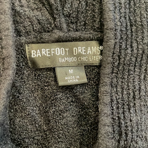 Womens barefoot dreams size up size medium - Picture 2 of 3